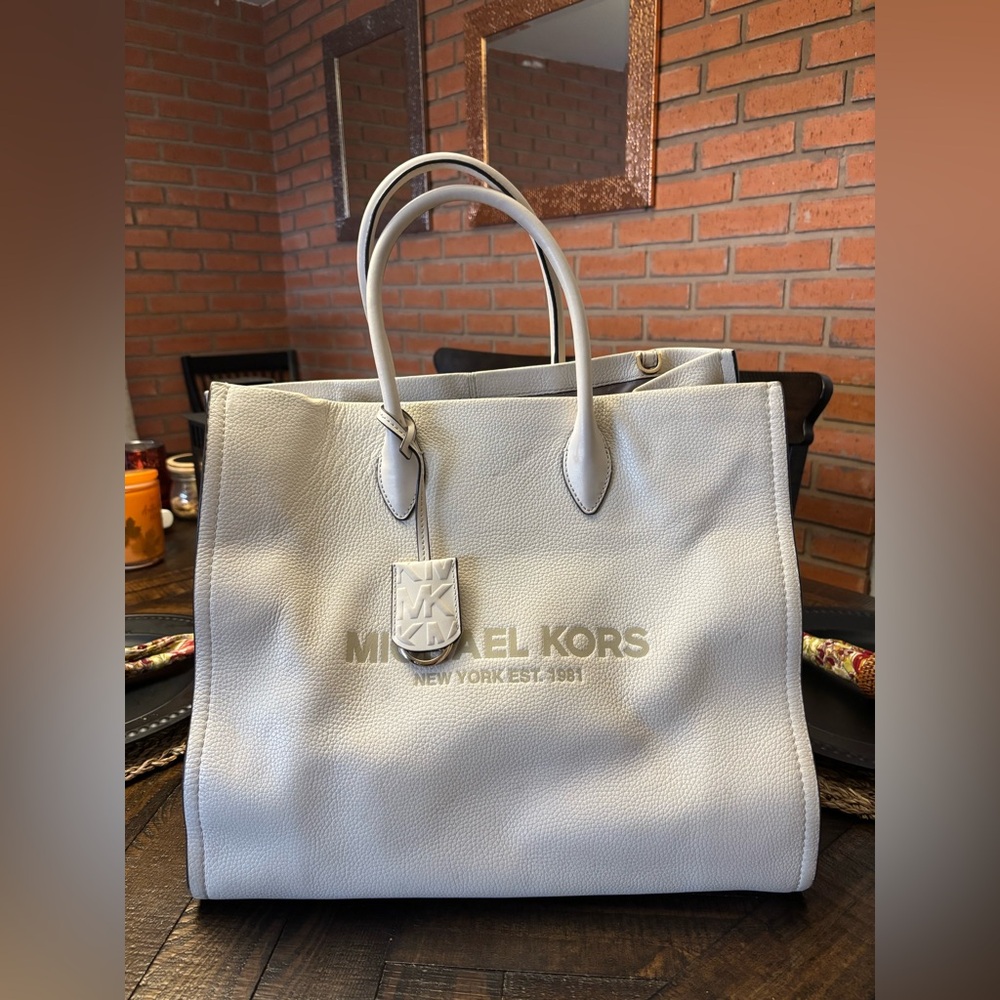 Michael Kors Large Cream Leather Tote🤩